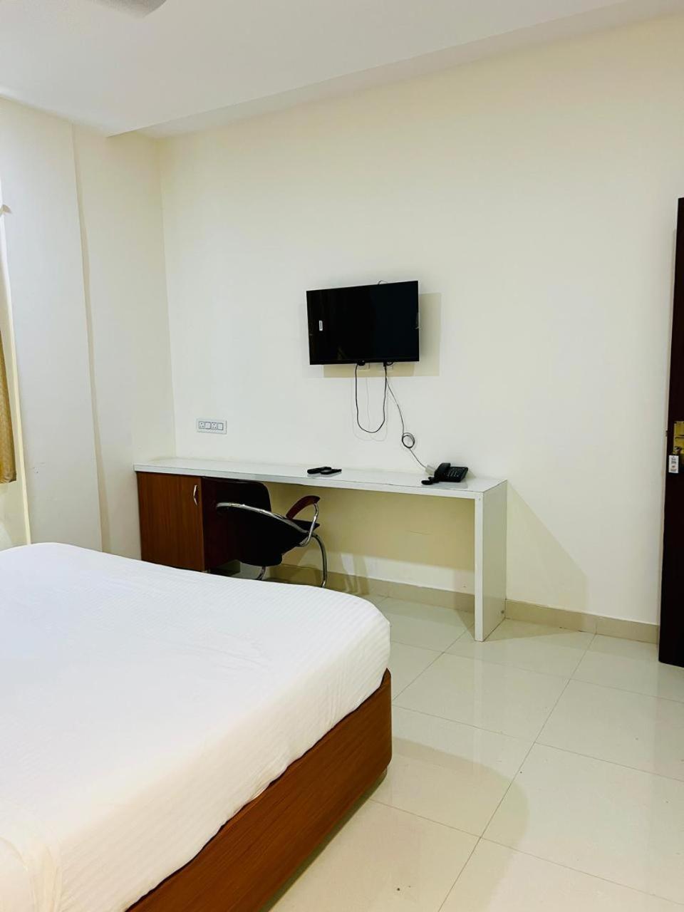 Sunshine Residency Hotel Mancherāl Kültér fotó