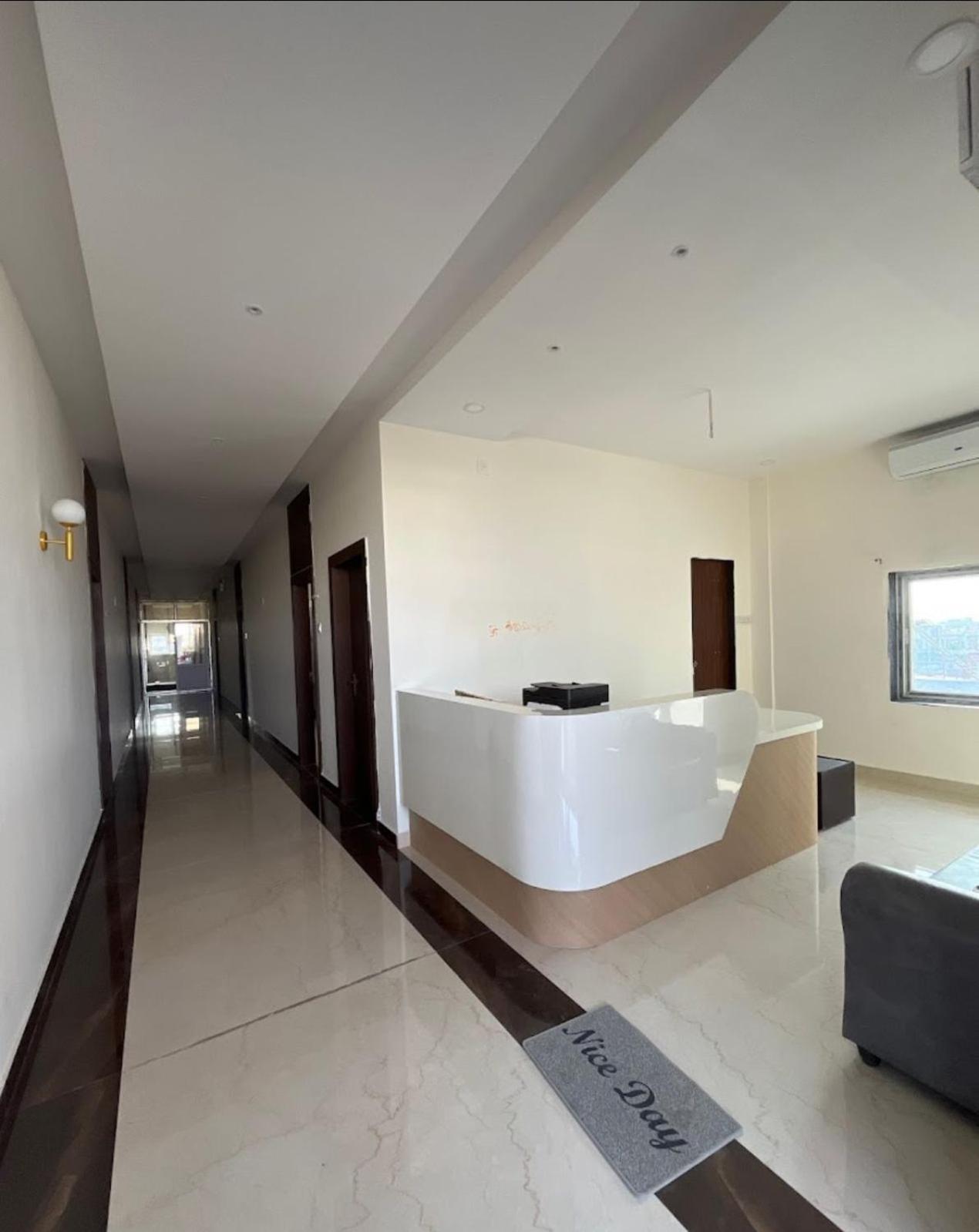 Sunshine Residency Hotel Mancherāl Kültér fotó